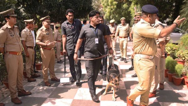 Delhi Bomb Threats:'फर्जी बम धमकियों से निपटने के लिए प्रोटोकॉल और SOP बनाने की जरूरत', केंद्र ने की समीक्षा