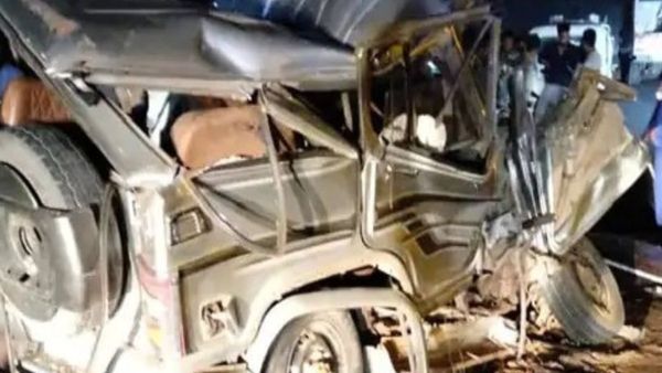 MP News: धार में भीषण हादसा, बोलेरो का फटा टायर, दूसरी कार से टकराई, 8 लोगों की मौत