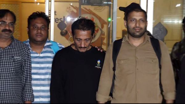 Ghatkopar Hoarding: मुंबई होर्डिंग हादसे की जांच तेज, GRP के एसीपी किए गए तलब