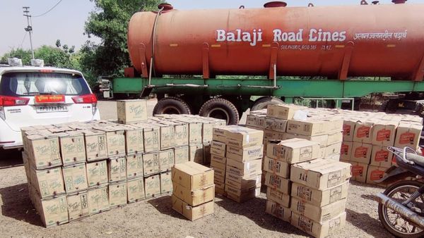 गैस टैंकर उगल रहा शराब की पेटियां, ग्वालियर में शराब माफियाओं का नया कारनामा, दंग रह गई पुलिस