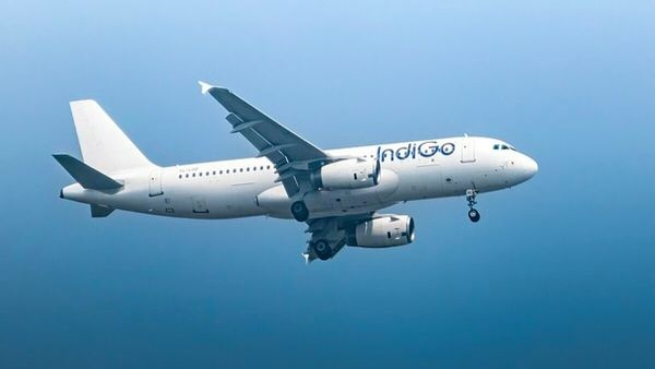 'फ्लाइट में बम है...', IndiGo Flight को Bomb से उड़ाने की धमकी, इमरजेंसी विंडो से बाहर निकले लोग, Video