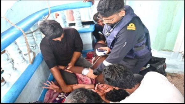 INS Sumedha: भारत ने फिर दिखाया बड़ा दिल, नेवी ने अरब सागर में बचाई पाकिस्तानी नाविक की जान, सवार थे 20 लोग