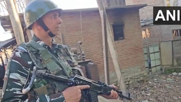 Jammu-Kashmir: कुलगाम एनकाउंटर में तीसरा आतंकी ढेर, जैश-ए-मोहम्मद आतंकियों की 6 संपत्तियां कुर्क