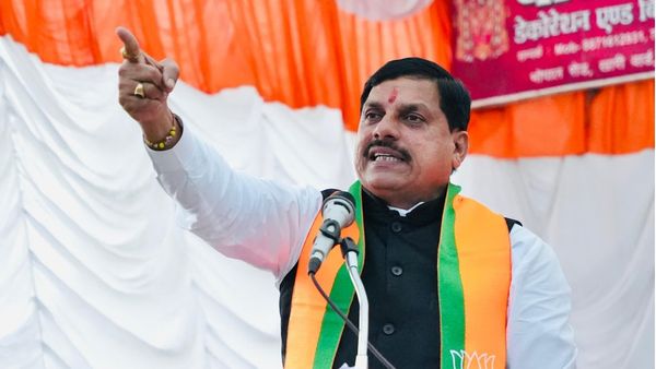 अयोध्या पहुंचे CM मोहन यादव ने अखिलेश यादव को घेरा, कहा- नाम समाजवादी, व्यवहार परिवारवादी पार्टी की तरह