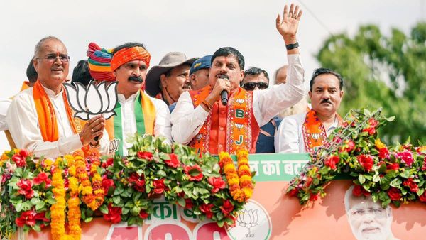रोडमल नागर के समर्थन में राजगढ़ पहुंचे सीएम मोहन यादव, रोड शो के दौरान मांगा जनता से आशीर्वाद
