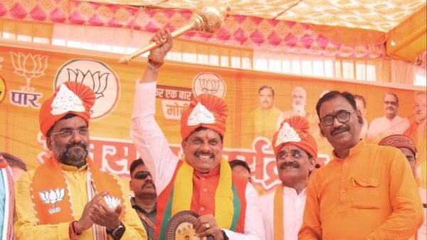 महोबा में गरजे एमपी सीएम मोहन यादव, अखिलेश यादव को कुछ यूं लिया आड़े हाथों