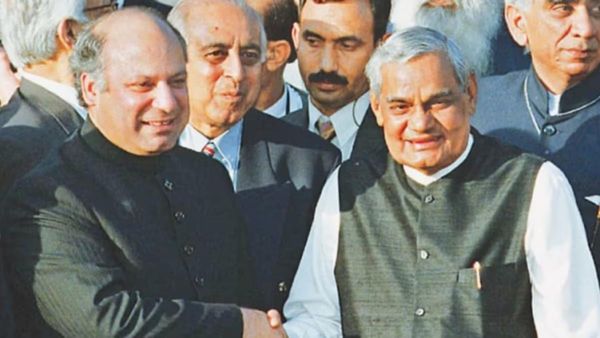 कारगिल में 25 साल पहले किसने बढ़ाई थी टेंशन? PAK को अब हुआ एहसास, वाजपेयी को याद कर नवाज शरीफ ने उगला 'सच'