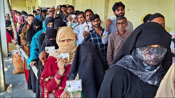 वोट बैंक के राजनीतिक भंवर में क्यों फंसा है भारत का मुसलमान?