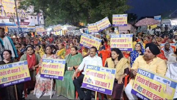 Indore News: NOTA के समर्थन में कांग्रेस ने संभाला मैदान, रैली निकालकर दम दिखाया