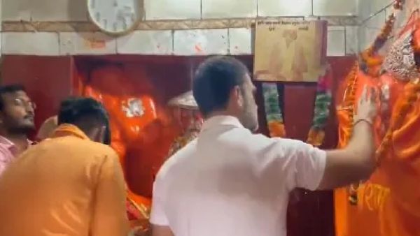  मतदान के दिन रायबरेली में बच्चों के साथ मस्ती करते नजर आए राहुल गांधी, किया हनुमान मंदिर में दर्शन