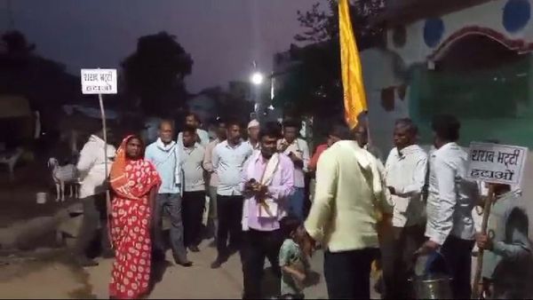 MP के इस गांव में शराबियों की तिलक लगाकर आरती उतारी, क्यों मिला इतना सम्मान, जानिए