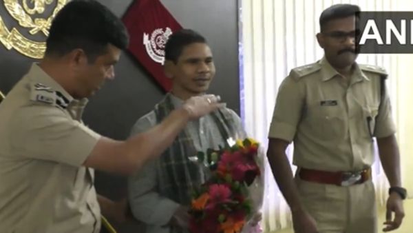 Odisha News: कट्टर माओवादी ने ओडिशा पुलिस के सामने किया सरेंडर, बताई चौंकाने वाली वजह