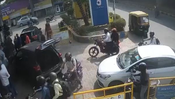 AAP MLA अमानतुल्लाह खान के बेटे ने पेट्रोल पंप के कर्मचारी के साथ की मारपीट, केस दर्ज,Video