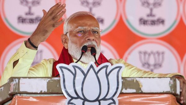 बंगाल में टीएमसी पर बरसे पीएम मोदी, बोले- जय श्री राम कहने वालों को धमकाते हैं ये लोग