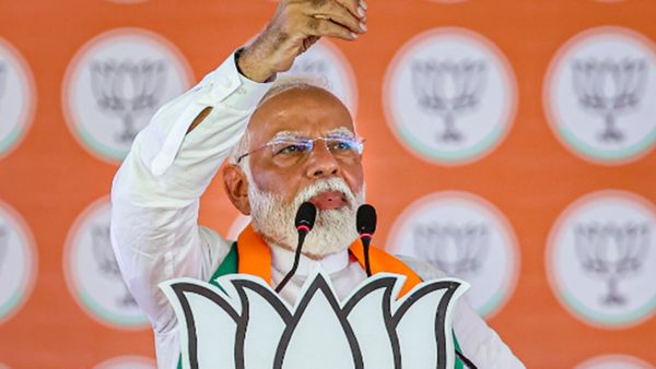 'फिल्म बनने से पहले महात्मा गांधी को कोई नहीं जानता था', पीएम मोदी के बयान पर बढ़ा विवाद