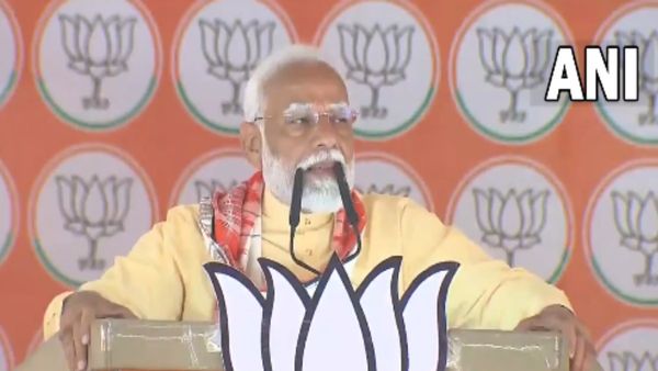 बस्‍ती में पीएम मोदी की दहाड़- क्यों डरे भारत? आज कांग्रेस की कमजोर सरकार नहीं, मोदी की मजबूत सरकार है 