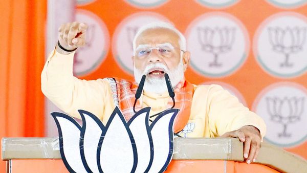 श्रावस्‍ती में पीएम मोदी बोले- सपा-कांग्रेस रैली में लाने के लिए पैसे देते हैं, नहीं दिए तो मंच पर चढ़ जाते है