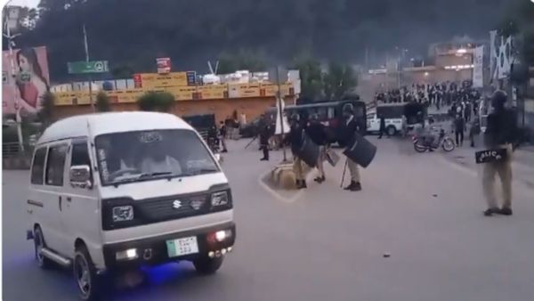 PoK: पाकिस्तान के कब्जे वाले कश्मीर में फूटी बगावत, कई नेता अरेस्ट, एक्सपर्ट ने भारत सरकार पर उठाए सवाल