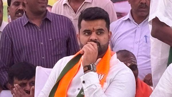 कर्नाटक सेक्स टेप विवाद: प्रज्वल रेवन्ना का पूर्व ड्राइवर मलेशिया क्यों पहुंचा? केस से जुड़ी 10 बड़ी बातें