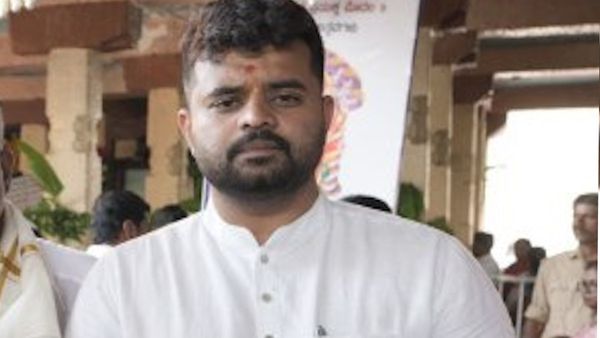 कर्नाटक: प्रज्वल रेवन्ना के खिलाफ जारी हो सकता है ब्लू कॉर्नर नोटिस! क्या है इसका मतलब? जानिए