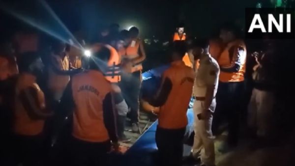 Pulwama News: झेलम नदी में 9 लोगों से भरी नाव पलटी, 7 को बचाया गया, 2 लापता, रेस्क्यू जारी