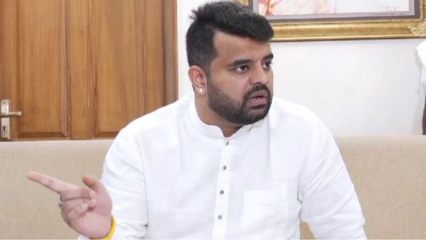 Diplomatic Passport को लेकर प्रज्वल रेवन्ना के मामले में कैसा एक्शन, क्या हैं सीमाएं, विशेषाधिकार? जानिए सबकुछ