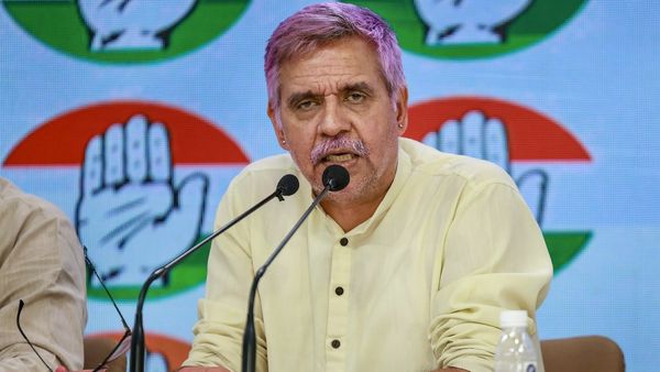 दिल्ली चुनाव से पहले कांग्रेस नेता हुए पीएम मोदी के मुरीद, यूं की उनकी तारीफ