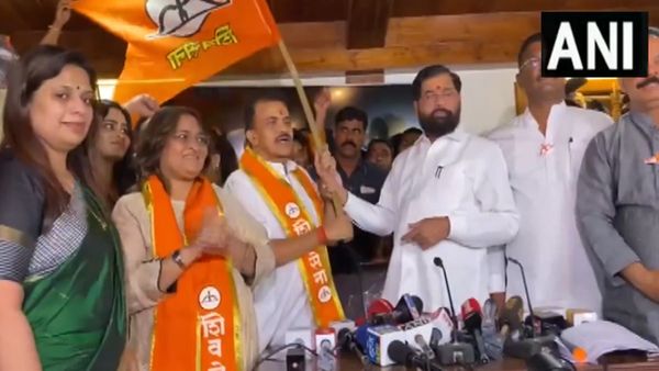 Maharashtra: पूर्व कांग्रेस नेता संजय निरुपम शिवसेना में हुए शामिल, पत्नी, बेटी ने भी ज्वॉइन की पार्टी