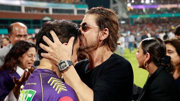 KKR ने तीसरी बार उठाई IPL की ट्रॉफी तो खुशी के मारे शाहरुख ने चूम लिया गंभीर को, तस्वीर हुई वायरल