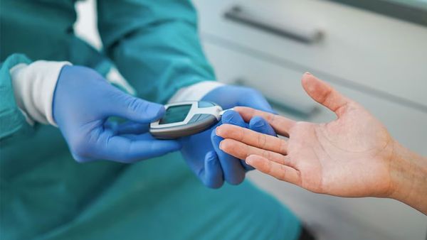 गर्मी के दिनों में शुगर, BP के मरीजों को खतरा! क्यों बढ़ जाता है जोखिम? स्टडी में बड़ा दावा