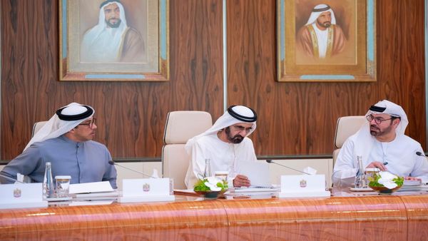 UAE ने 10 सालों के लिए 'Blue Residency' वीजा किया लॉन्च, भारतीयों के लिए खुशखबरी, जानिए कैसे करें अप्लाई?