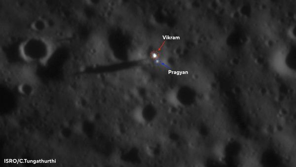 चंद्रयान के सफल मिशन के बाद कैसे चांद की धरती पर आराम फरमा रहे विक्रम-प्रज्ञान, तस्वीरें आई सामने