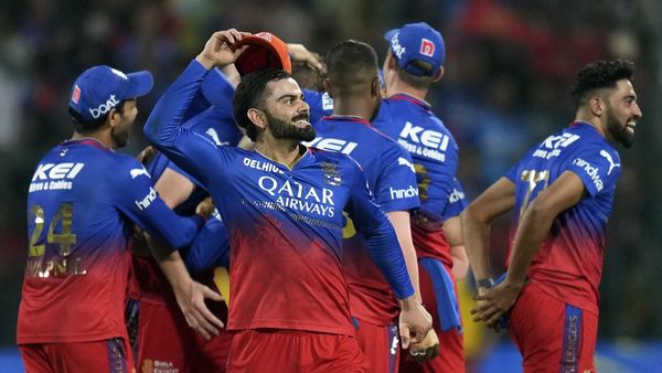 RCB vs DC: दिल्ली के खिलाफ कोहली ने बनाया विराट रिकॉर्ड, रोहित शर्मा भी छूट गए पीछे