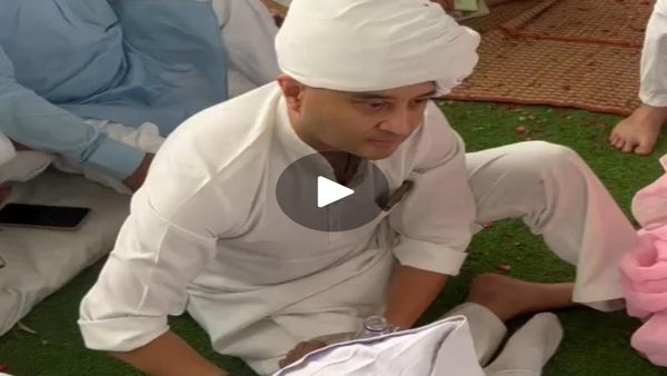 Gwalior: जब 95 वर्षीय बुजुर्ग को आया गश्त तो सेवा में लग गए ज्योतिरादित्य सिंधिया और उनकी पत्नी प्रियदर्शनी