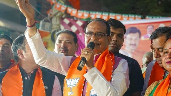 अधेड़ उम्र के राहुल गांधी को सौंप रहीं सोनिया गांधी, केजरीवाल, नौटंकीवाल- दिल्ली में शिवराज का बड़ा बयान