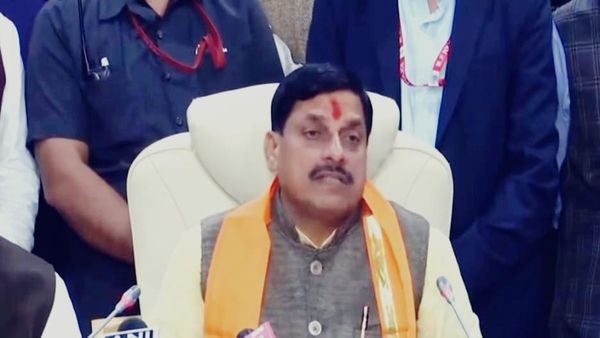 सड़कों पर ना हो पूजन और नमाज, CM मोहन यादव ने की MP में कानून व्यवस्था की समीक्षा, दिए सख्त निर्देश