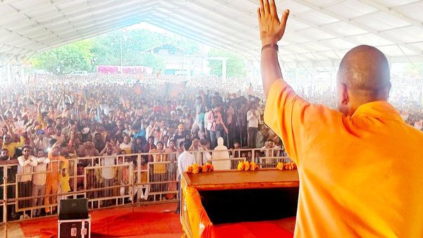 फर्रुखाबाद में सीएम योगी की दहाड़-  जिसको 'जिहाद' से अगर इतना ही प्यार है, तो पाकिस्तान जाइए