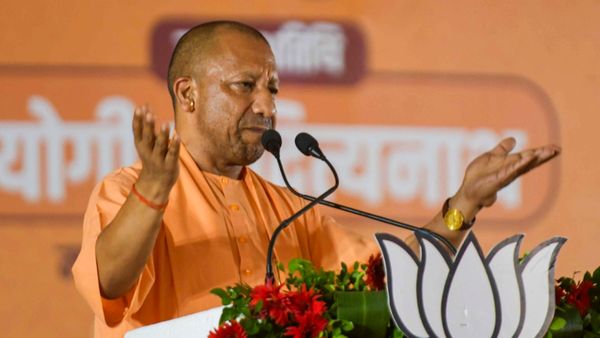 बिहार में भटका सीएम योगी का हेलीकॉप्टर, पहुंचना था पूर्वी चंपारण, पहुंच गया कहीं और