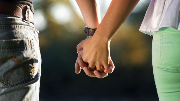 Tinder गर्ल ने डेट पर बुलाया, फिर भरवाया 1.2 लाख का बिल! डेटिंग एप के जरिए बड़ी ठगी, जानिए वजह