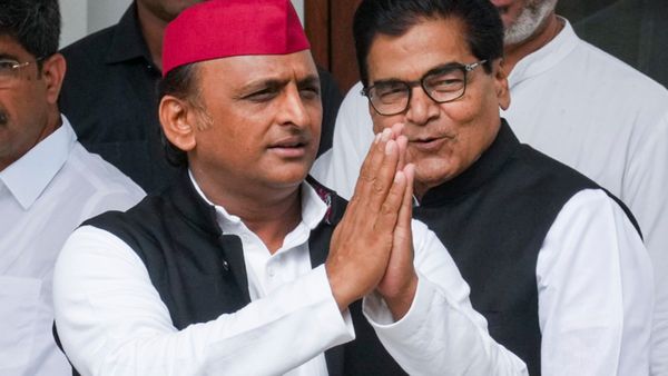 Lok Sabha Chunav Result 2024: यूपी में सबसे बड़ी पार्टी बनी सपा, सामने आया अखिलेश यादव का रिएक्शन