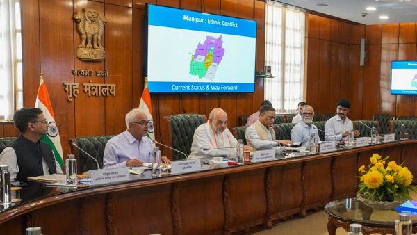 मणिपुर हिंसा पर गृह मंत्री अमित शाह की हाईलेवल मीटिंग, जातीय संघर्ष रोकने की बनाई रणनीति