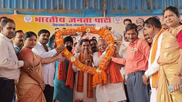 CG: केंद्रीय मंत्री बनाकर बिलासपुर लौटे तोखन साहू, भाजपा कार्यकर्ताओं ने किया भव्य स्वागत