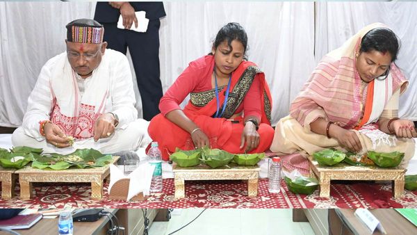 CG: सीएम विष्णुदेव साय पहुंचे जशपुर, स्वच्छता दीदियों के साथ भोजन किया