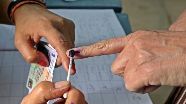 Lok Sabha Chunav Result 2024: चुनाव आयोग ने जारी किए शुरुआती रुझान, भाजपा 126 सीटों पर आगे