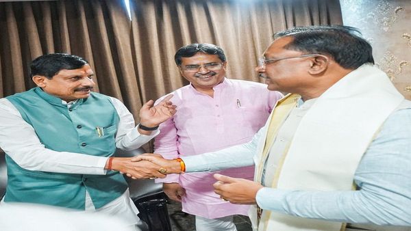 Chhattisgarh News: सीएम साय ने भुवनेश्वर एयरपोर्ट पर मोहन यादव और माणिक साहा से की मुलाकात, कही यह बात