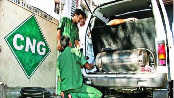 CNG Price Hike: दिल्‍ली-नोएडा सहित इन शहरों में महंगी हुई सीएनजी, जानिए प्रति किलो अब क्या है कीमत
