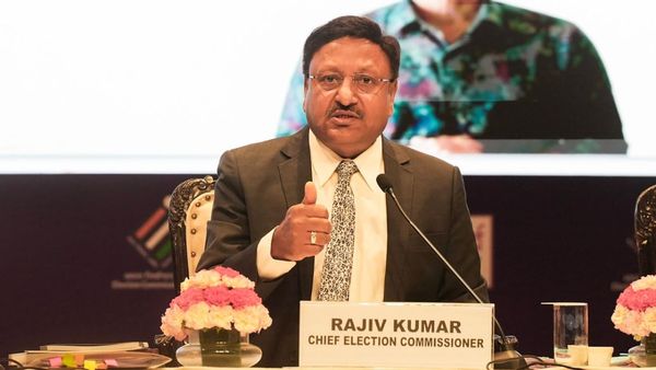 'हर किसी पर संदेह करना सही नहीं' ECI पर लगे SC के NOTA के फैसले के उल्लंघन के आरोप, राजीव कुमार ने क्या कहा?