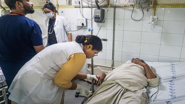 दिल्ली-NCR में जानलेवा गर्मी! 24 घंटे में मिले 19 शव, एक्शन में स्वास्थ्य मंत्रालय, क्या है अस्पतालों का हाल?