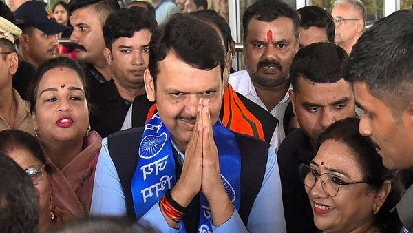 महाराष्ट्र की राजनीति में बड़े उलटफेर की तैयारी, दिल्ली में भाजपा का शीर्ष नेतृत्व ले सकता है मुश्किल फैसला