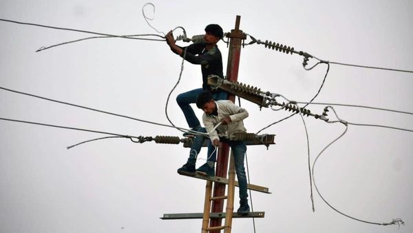 Fact Check: 'प्रिय ग्राहक रात 9.30 बजे आपकी बिजली काट दी जाएगी', आपको भी मिला ये मैसेज? जानें सच्चाई